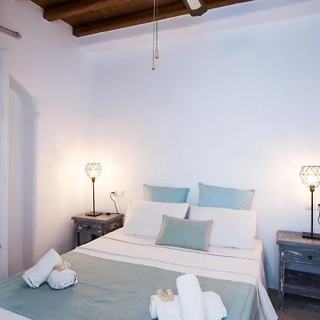 Mykonian Style W Shared Pool Houses & Nighttime Security Guard Ornos  Room photo