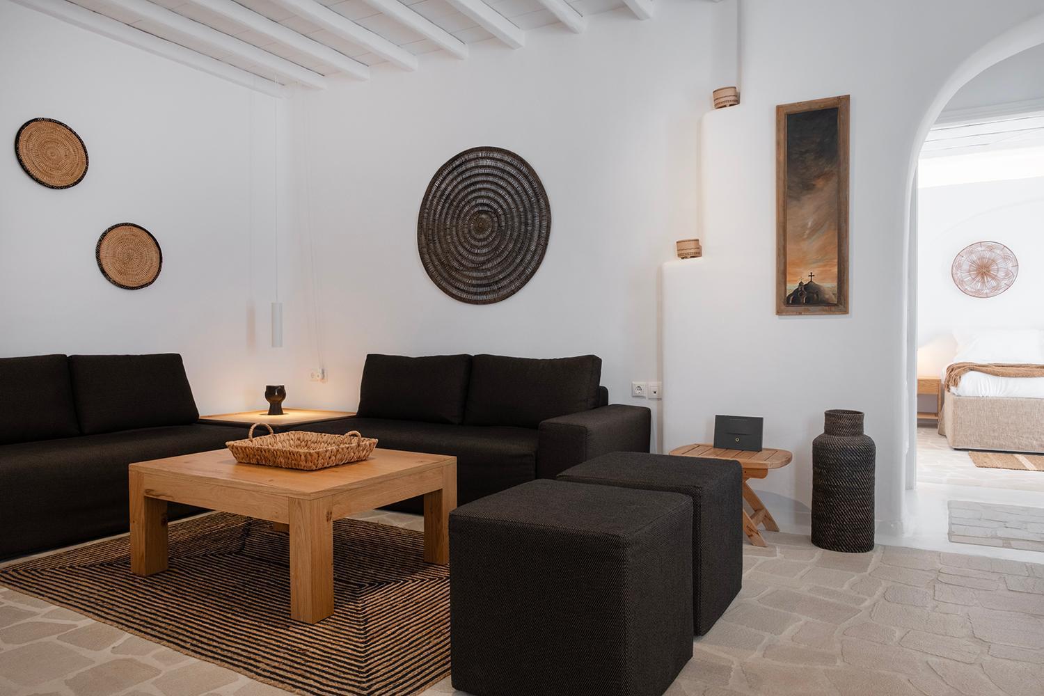Mykonian Style W Shared Pool & Nighttime Security Guard Apartment *