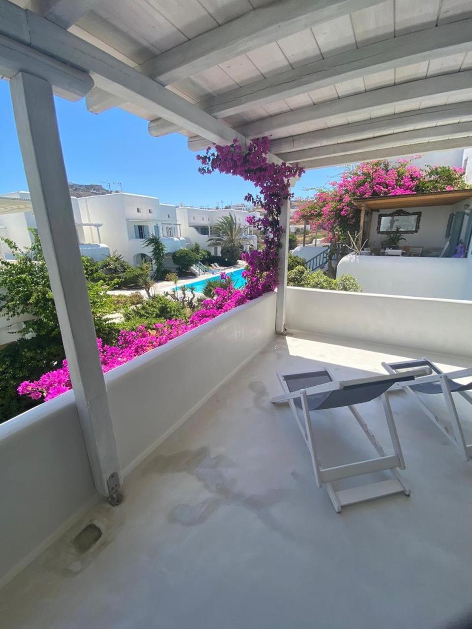 Mykonian Style W Shared Pool & Nighttime Security Guard Apartment *