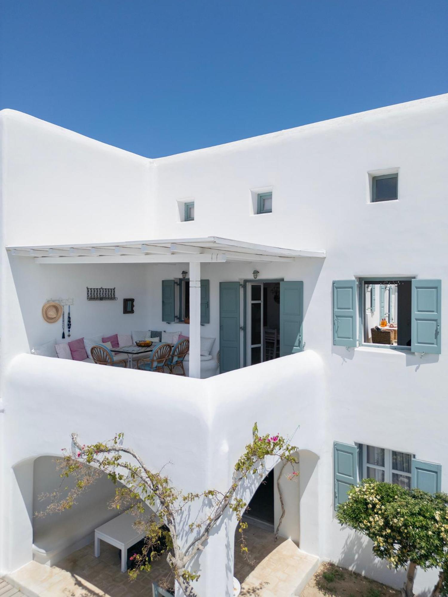 Mykonian Style W Shared Pool & Nighttime Security Guard Ornos (Mykonos)
